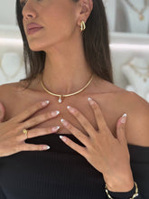 Load image into Gallery viewer, Pear Cut Necklace Cuff