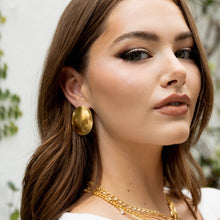 Load image into Gallery viewer, Vanessa Oval Statement Earring